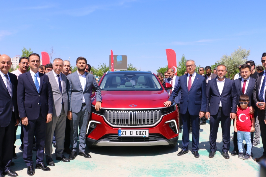 Türkiye’nin yerli otomobili Togg Diyarbakır’da yoğun ilgiyle karşılandı