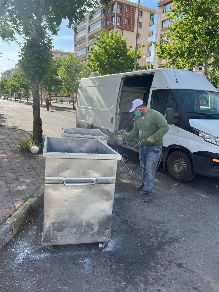 Çöp konteynerlerinde bahar temizliği