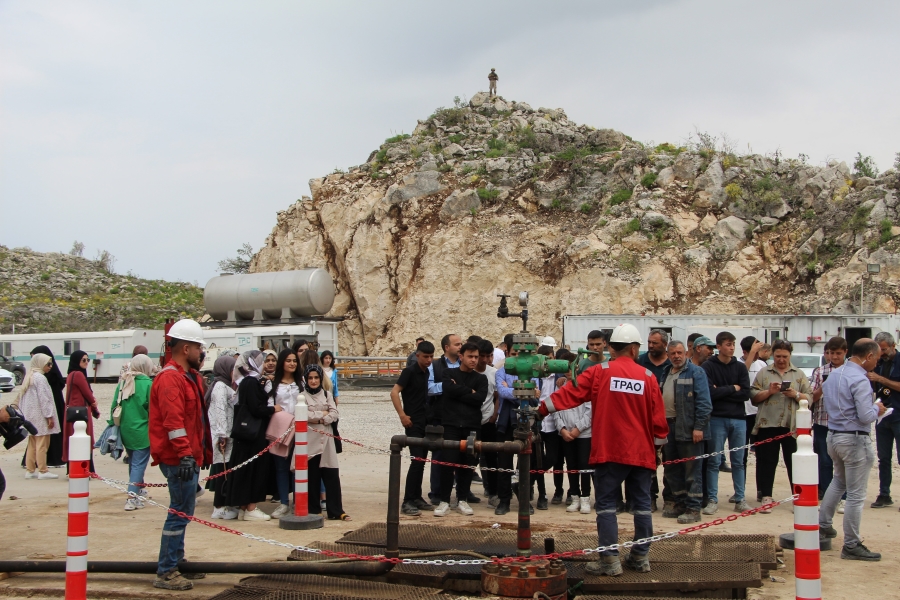 Öğrenciler Gabar Dağı petrol sahasına çıkartma yaptı