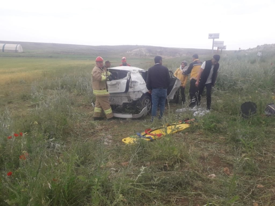 Midyat'ta kontrolden çıkan otomobil takla attı: 2 yaralı