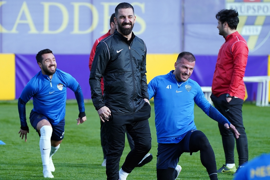 Arda Turan'a 'Türk Futboluna Katkı' ödülü