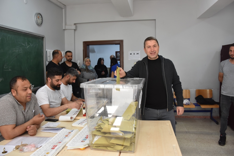 STSO Başkanı Güven Kuzu, oyunu kullandı