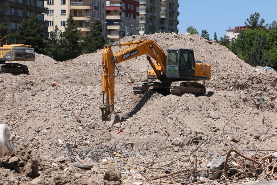 89 kişiye mezar olan Galeria Sitesi’nde zemin numunesinin alınması bekleniyor