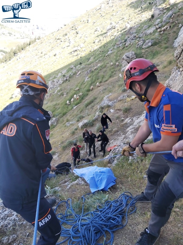 İki gün boyunca kayalıkların arasında kurtarılmayı bekledi