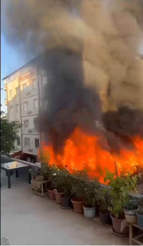 Gaziantep’te kafeteryada yangın paniği