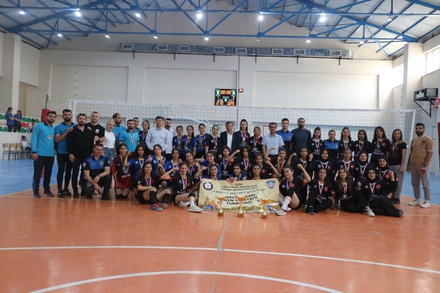 Cizre’de liseler arası kadın voleybol turnuvası final maçı ile sona erdi