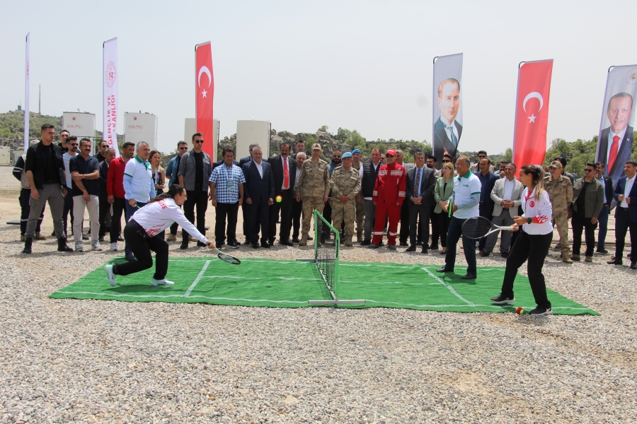 Gabar Dağı 'roket' sesi yerine 'raket' sesiyle yankılandı