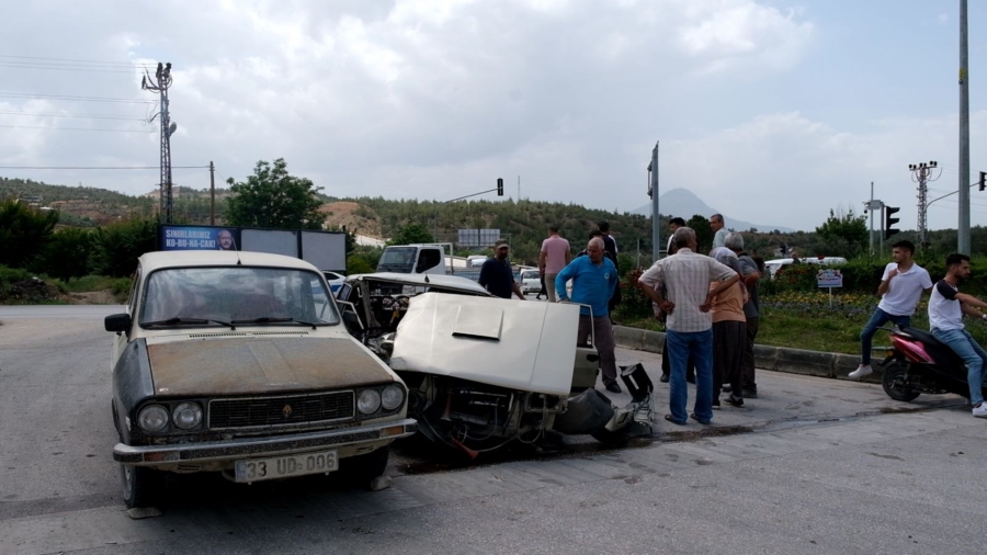 Mersin'de trafik kazası: 3 yaralı