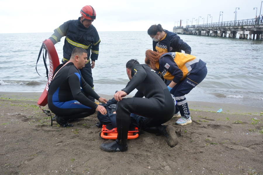 Ordu’da bunalıma giren genç iskeleden denize atladı