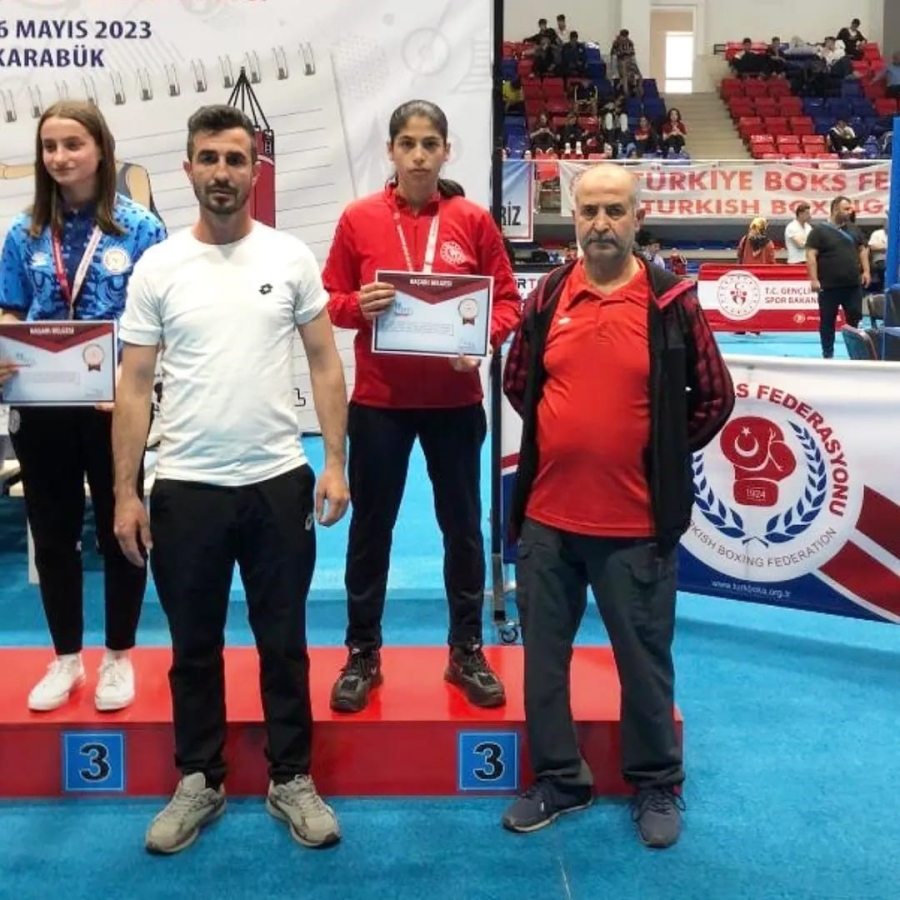 Elazığlı boksörlerden 3 bronz