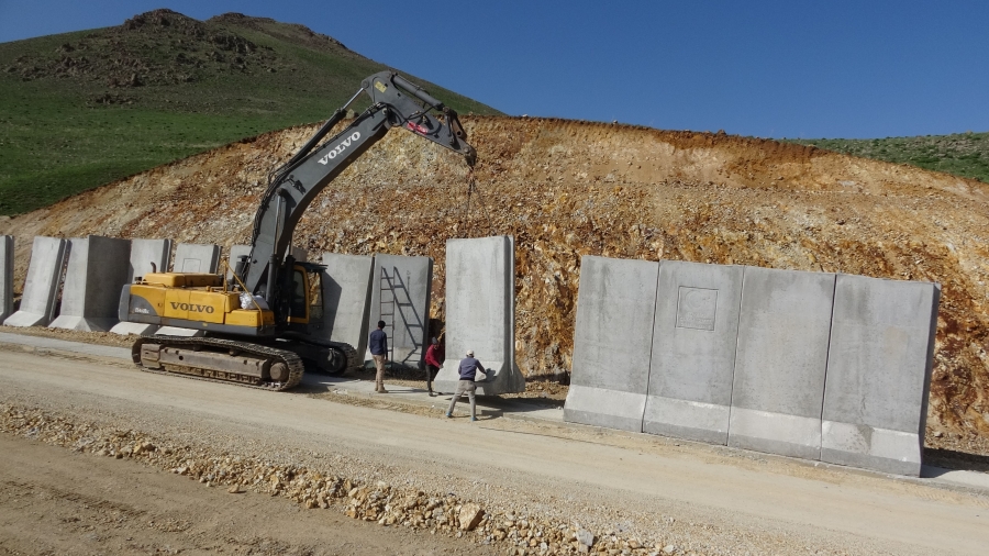 Kamera ve sismik sensörlerle denetlenen İran sınırında kuş uçurtulmuyor