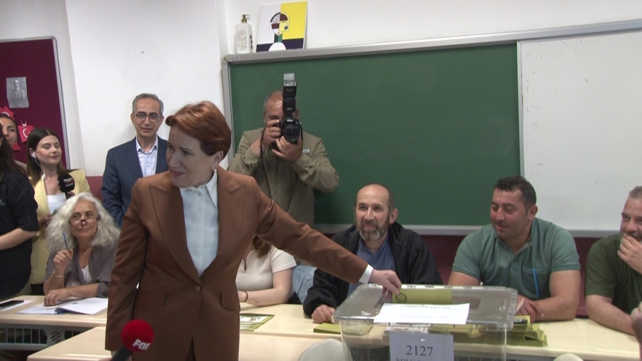 İYİ Parti Genel Başkanı Akşener, oyunu Üsküdar'da kullandı