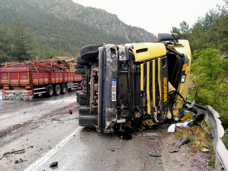 Tarsus'ta trafik kazasında 5 kişi yaralandı