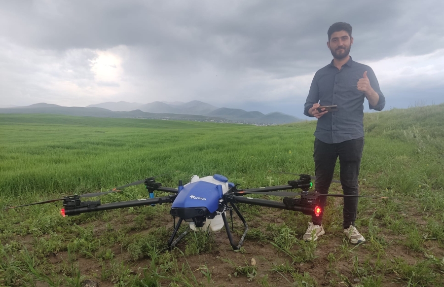 Malazgirt’te drone ile ilaçlama dönemi