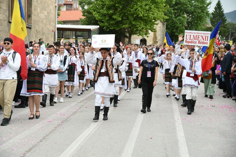 Isparta’da "Gül Festivali" renkli görüntülerle başladı