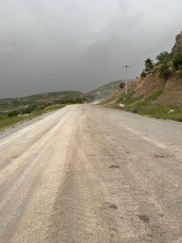 Şırnak-Van Çevre yolunda oluşan çukurlar vatandaşların tepkisine neden oldu