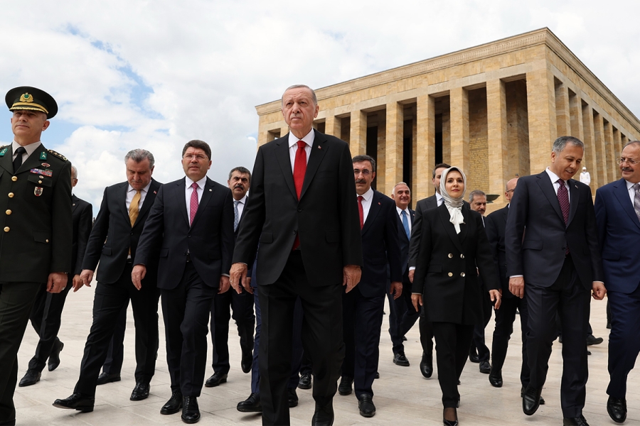 Cumhurbaşkanı Erdoğan ve yeni kabine üyelerinden Anıtkabir'e ziyaret