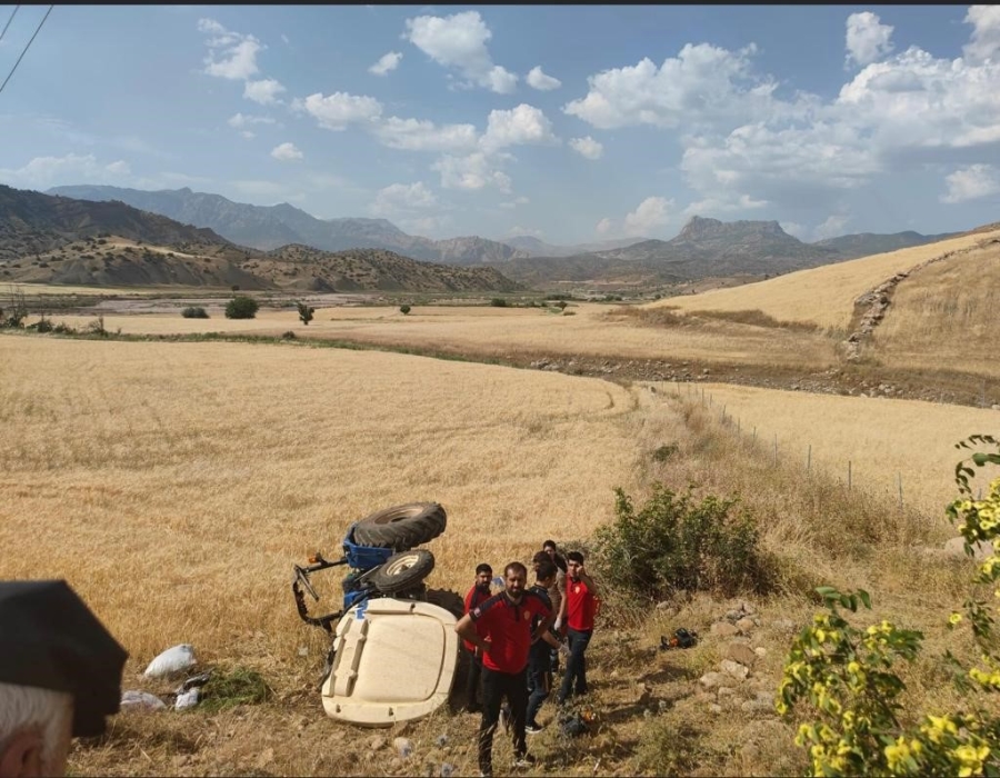 Bahçeden dönen çift devrilen traktörün altında kaldı: 1 ölü, 1 yaralı