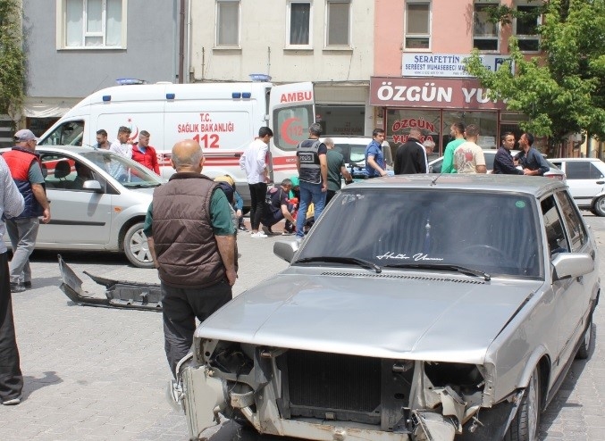 Tavşanlı'da trafik kazası, 2 yaralı