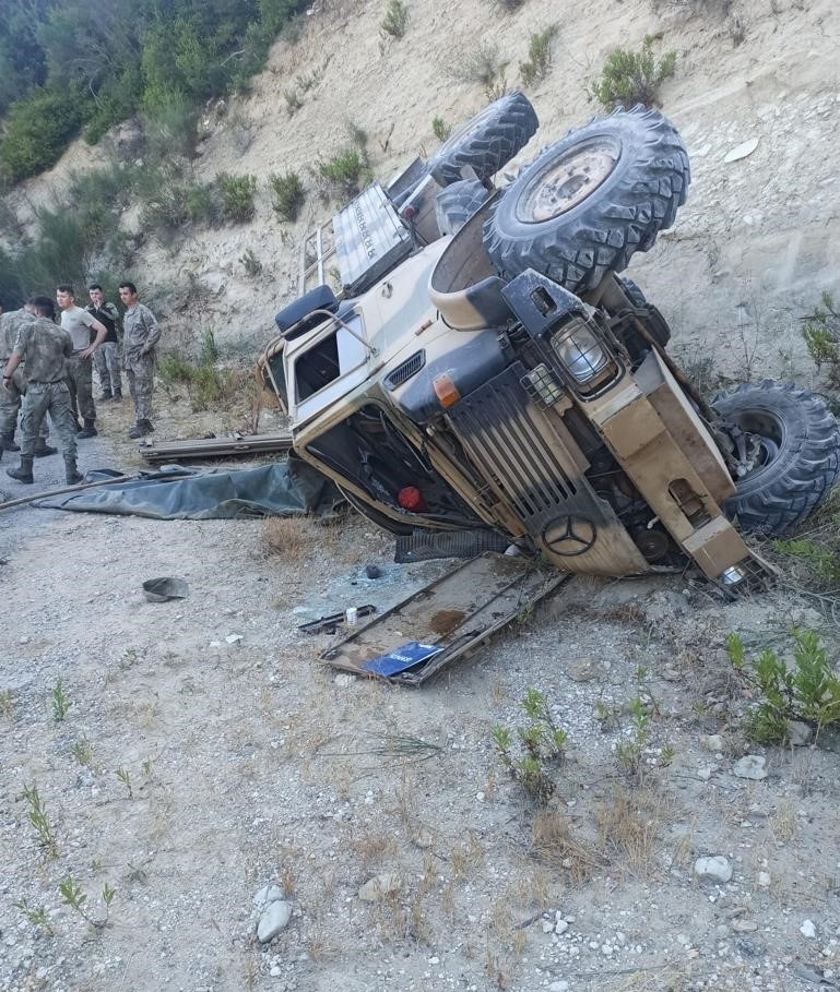 Hatay’da askeri araç devrildi: 4 yaralı