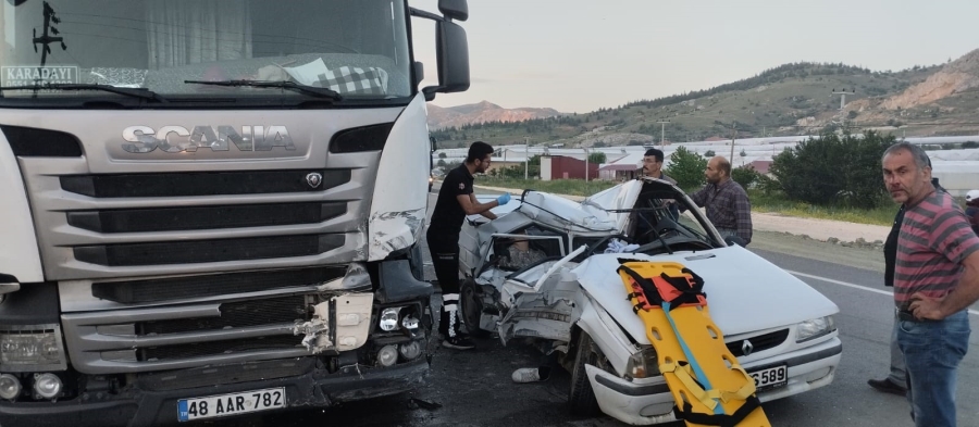 Antalya'da trafik kazası: 1 ölü, 2 yaralı