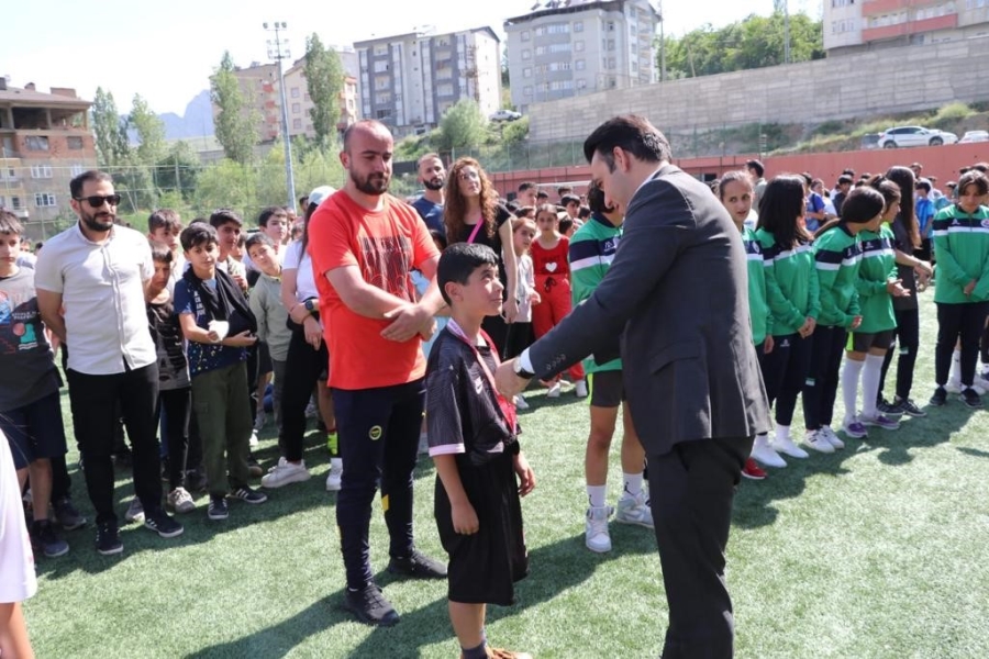 Hakkari'de ‘Sağlıklı Gelecek Sporla Gelecek’ ödül töreni