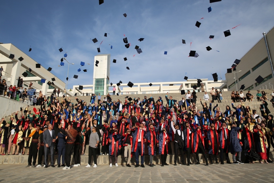 Şırnak Üniversitesi'nde mezuniyet coşkusu