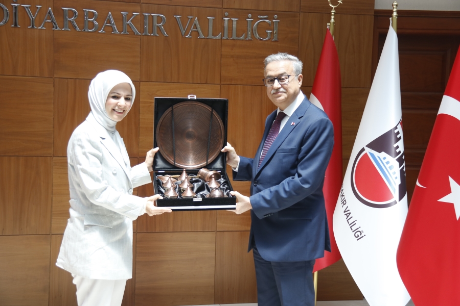 Aile ve Sosyal Hizmetler Bakanı Göktaş, Diyarbakır Valiliğini ziyaret etti