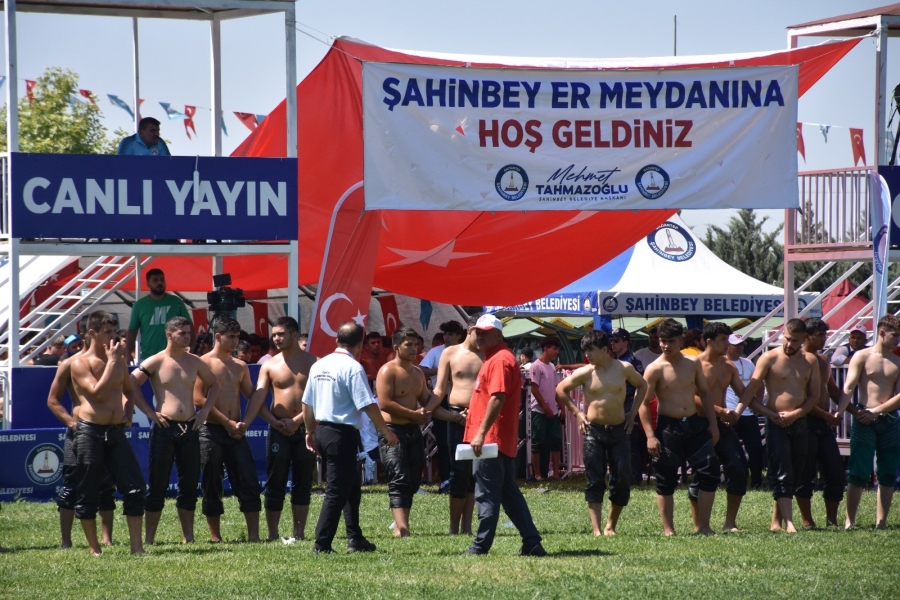 Gaziantep’te yağlı güreş müsabakaları başladı