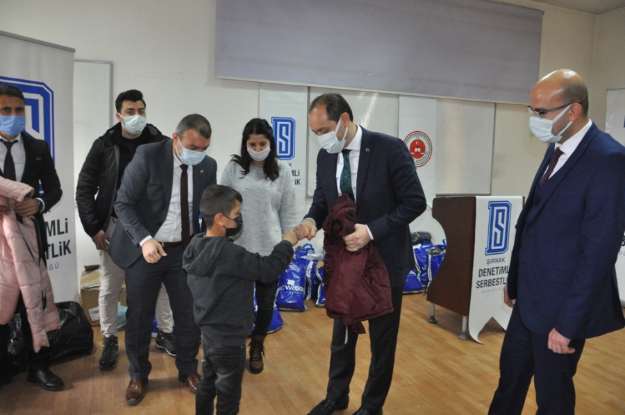 Şırnak'ta tutuklu ve hükümlü yakınlarına giysi yardımı