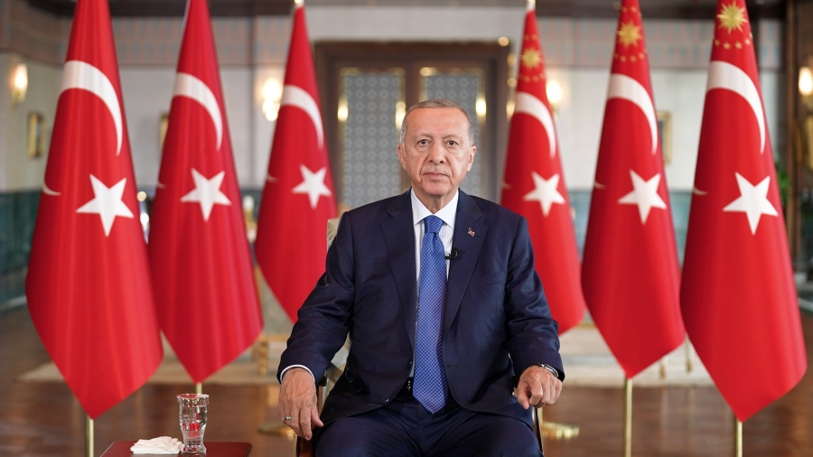 Cumhurbaşkanı Erdoğan: "Deprem konutlarının ilk bölümünün teslimatına inşallah ekim, kasım ayları içinde peyderpey başlıyoruz"