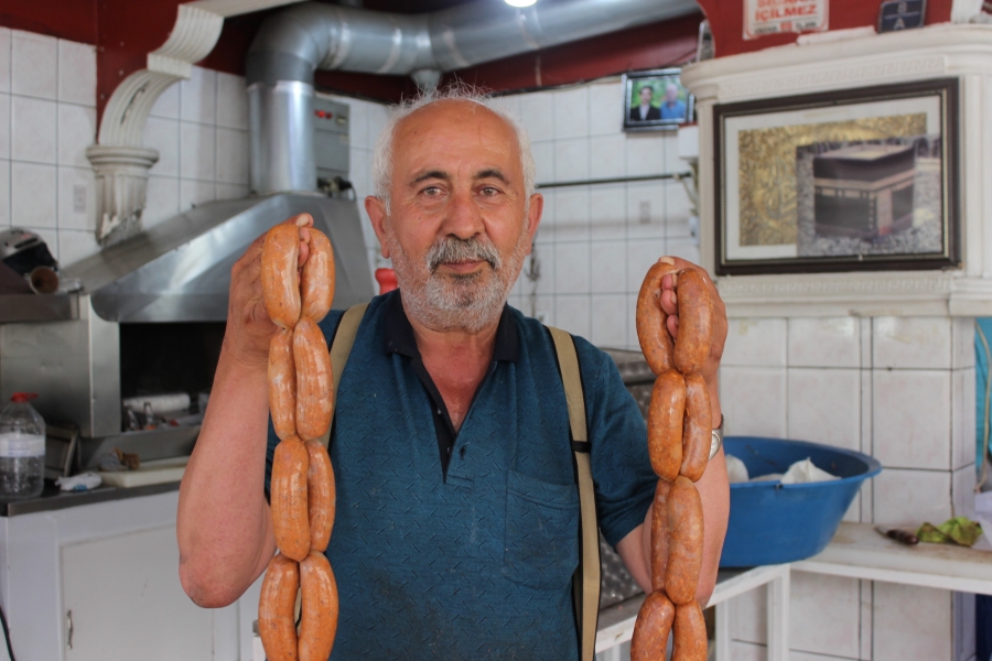 Kayseri’de kurban etleri sucuk oluyor