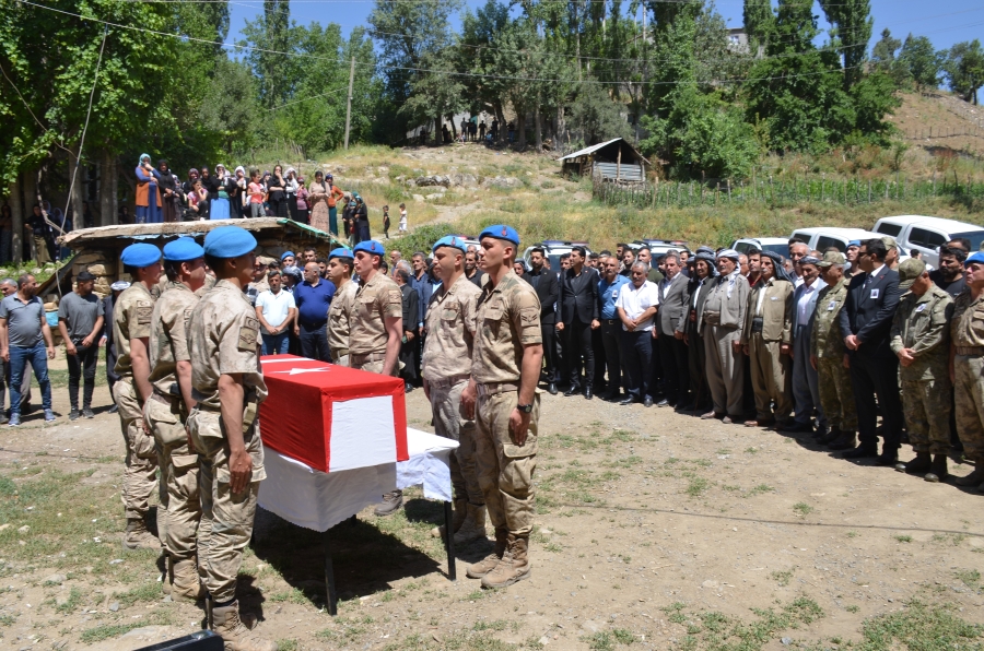 Kuzey Irak'ta kalp krizi geçiren güvenlik korucusu son yolculuğuna uğurlandı