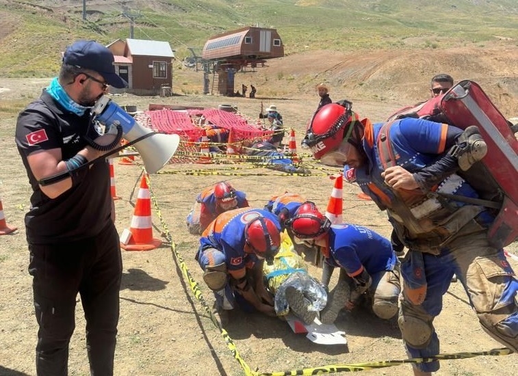 Hakkari'de 25 sağlık personeline UMKE eğitimi verildi