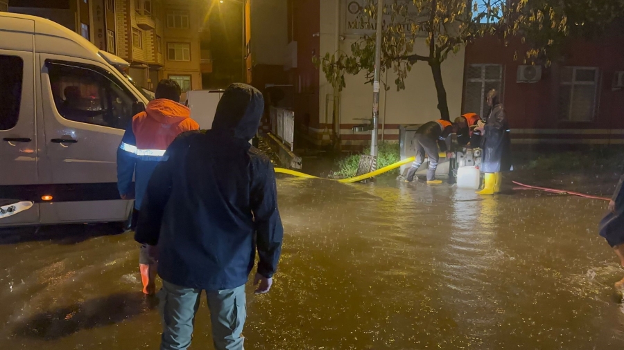 Ordu'da sel: Cadde ve sokaklar göle döndü