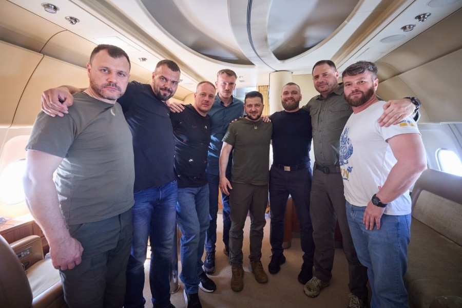 Zelenskiy, 5 Azov Taburu komutanıyla Türkiye’den ayrıldı