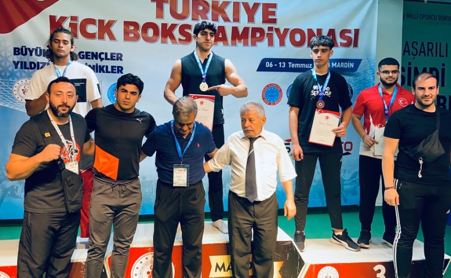 Cizreli Milli Sporcu ve Avrupa Şampiyonu Baran Çelik, Türkiye Kick Boks Şampiyonasında Türkiye Şampiyonu oldu