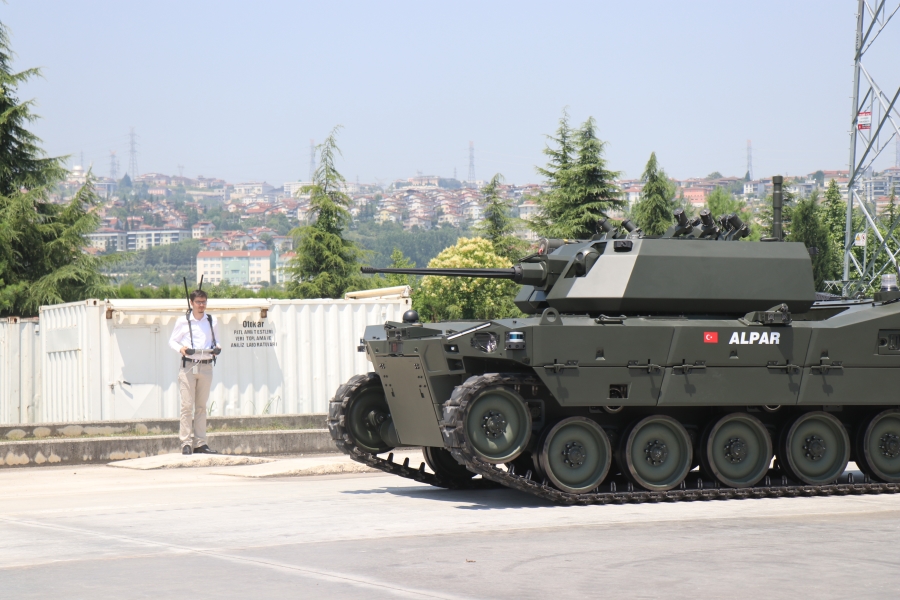 Türkiye'nin ilk ağır sınıf paletli insansız zırhlı aracı görücüye çıktı