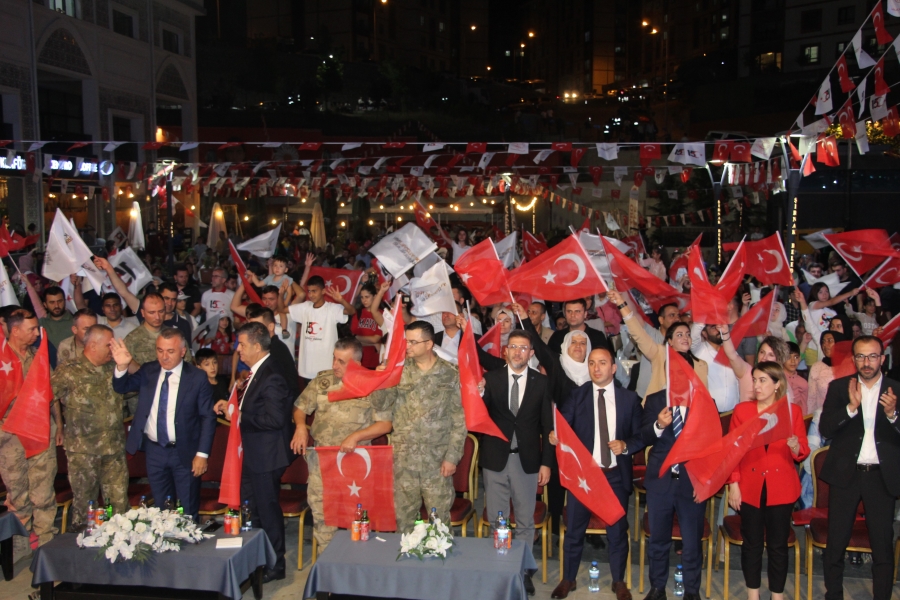 Şırnak'ta binlerce kişi "15 Temmuz Demokrasi ve Milli Birlik Günü" nöbetine katıldı