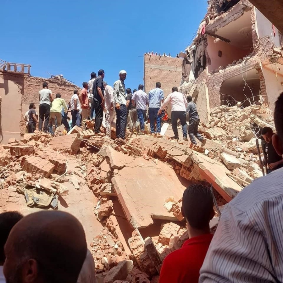 Mısır’da 8 katlı binanın çökmesi sonucu 3 kişi hayatını kaybetti, 13 kişi yaralandı.