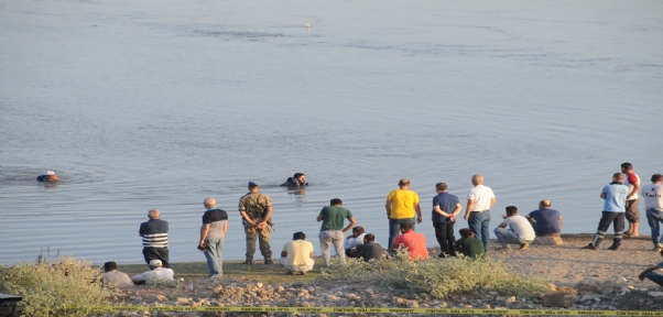 Serinlemek için Dicle nehrine giren 2 İşçi akıntıda kayboldu