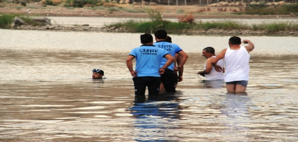 Suriyeli Genç serinlemek için girdiği Dicle Nehrinde akıntıda kayboldu