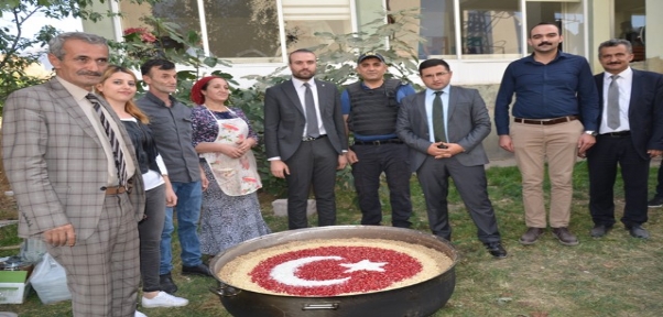 Beytüşşebap`ta 3 Bin Kişiye Aşure Dağıtıldı, Mehmetçik Unutulmadı