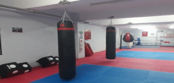 Silopi`de Wushu Ve Boks Salonunun Zemini Onarıldı