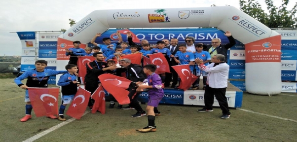 Şırnak U13 Futbol Takımı, Barcelona`da Şampiyon Oldu