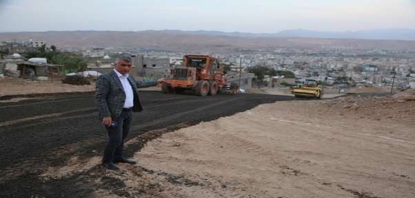 Cizre`de Cudi Mahallesinde Yol Yapım Çalışmaları Sürüyor