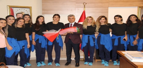 Voleybolculardan Başkan Arıcan`a Ziyaret