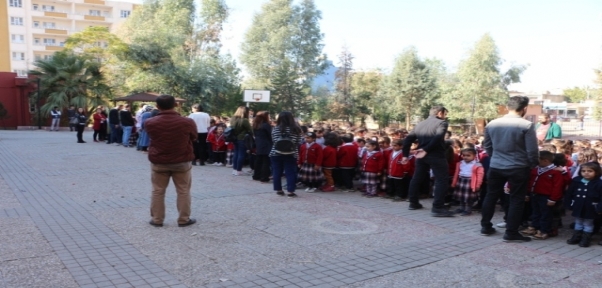 Silopi`de İlkokul Öğrencilerinden 10 Kasım Programı