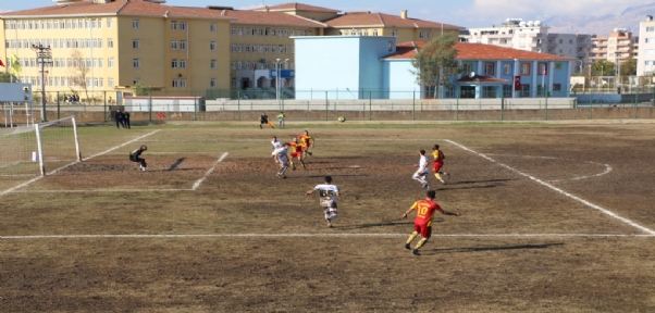 1960 Silopi Spor Ağrı Spor`u Farklı Yendi