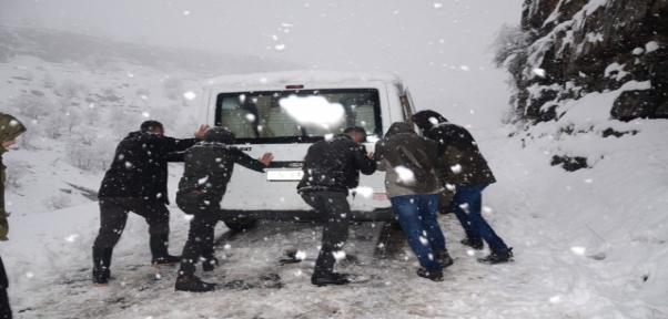 Beytüşşebap`ta Kar Yağışı Hayatı Olumsuz Etkiledi